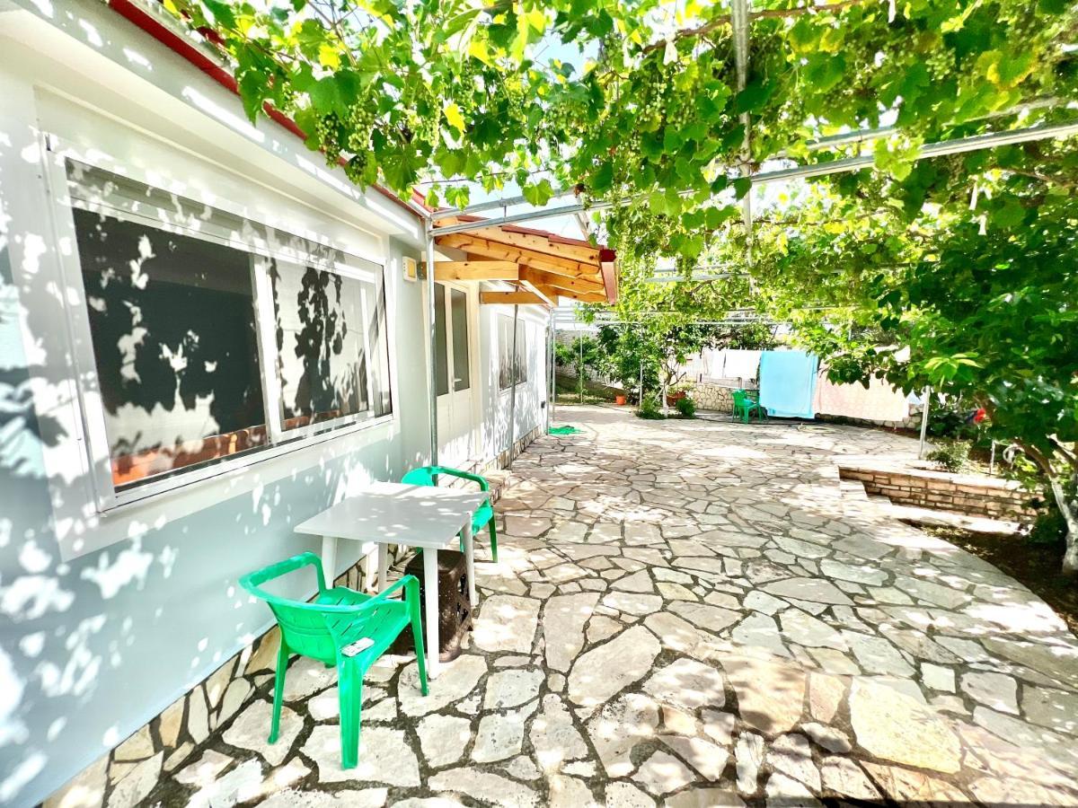Coral Guesthouse Sarandë Eksteriør bilde