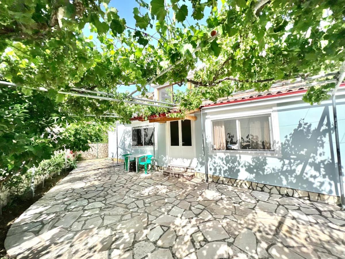 Coral Guesthouse Sarandë Eksteriør bilde